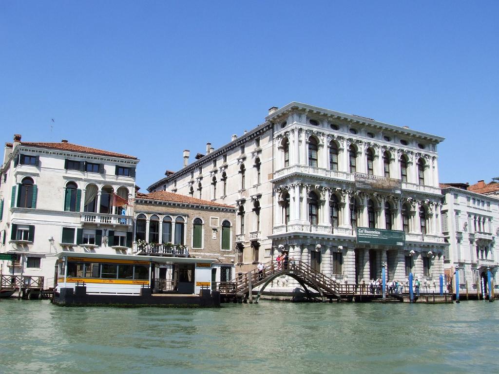 nic022_ Casa Rezzonico is een museum sinds 25 april 1936 .Vandaag is het een van de mooiste musea in Venetie.JPG